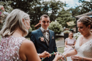 Freie-Trauung-Trauritual-Handfasting-Unendlichkeitsknoten